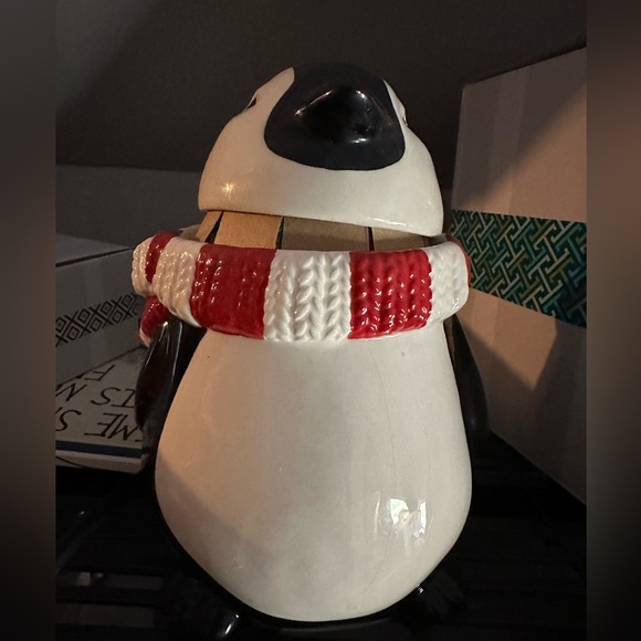 Scentsy Warmer Penguin Tux - Picture 1 of 2